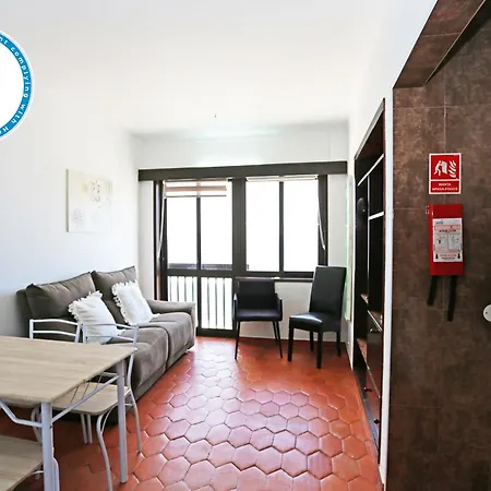 V - Seacliff Apartment *