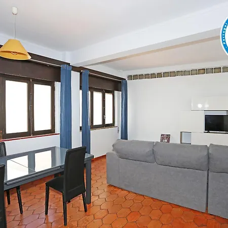 V - Seacliff Apartment