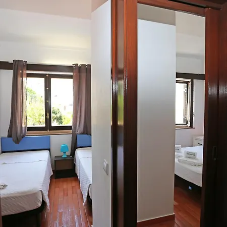 V - Seacliff Apartment *