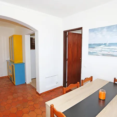 V - Seacliff Apartment *