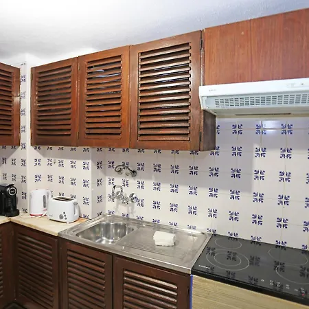 V - Seacliff Apartment *