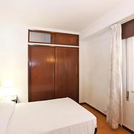 V - Seacliff アパート