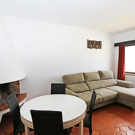 V - Seacliff アパート