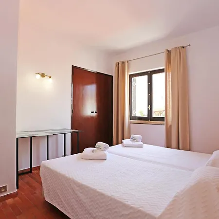 V - Seacliff アパート