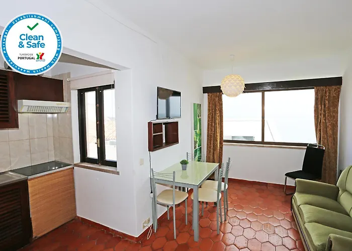 V - Seacliff Apartment