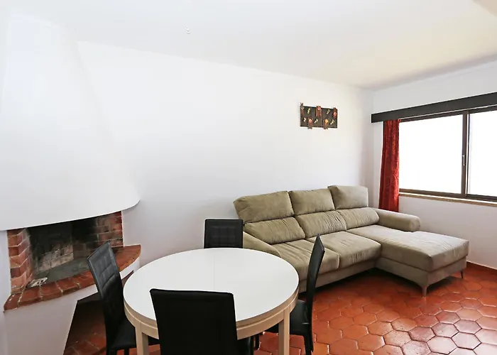 V - Seacliff Apartment