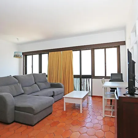 V - Seacliff Apartment *